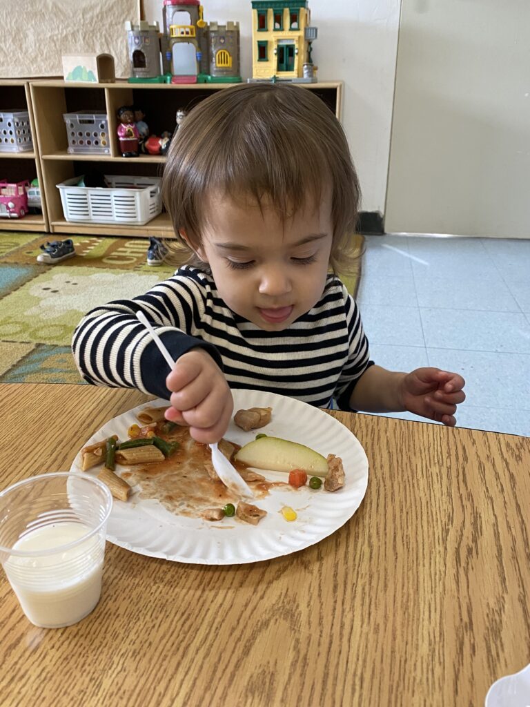 Toddler lunch at preschool